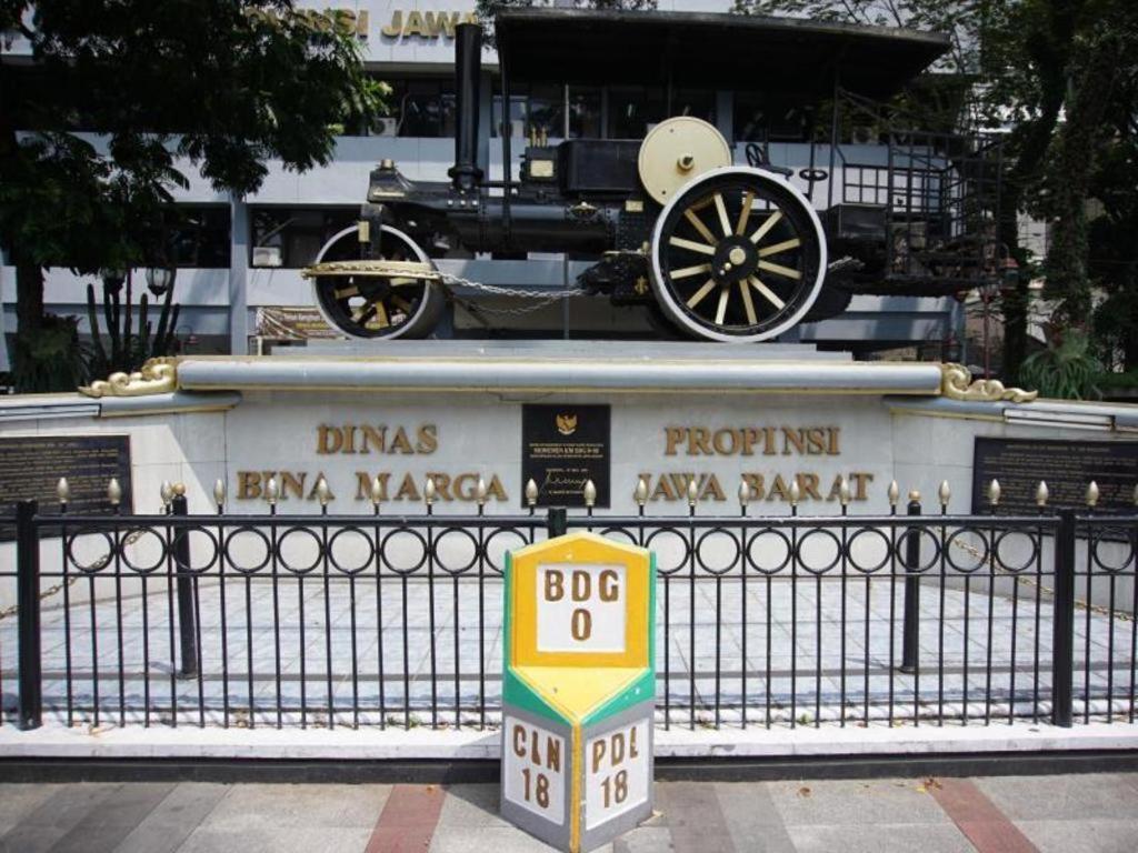 Raffleshom Hotel Bandung Eksteriør billede