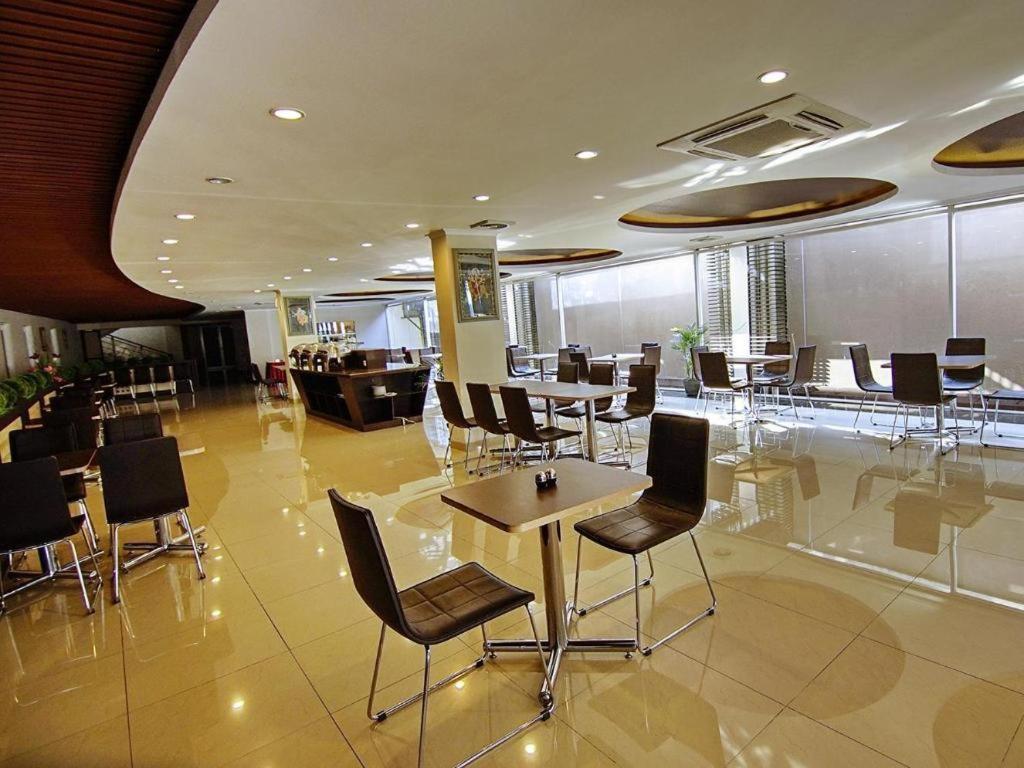 Raffleshom Hotel Bandung Eksteriør billede