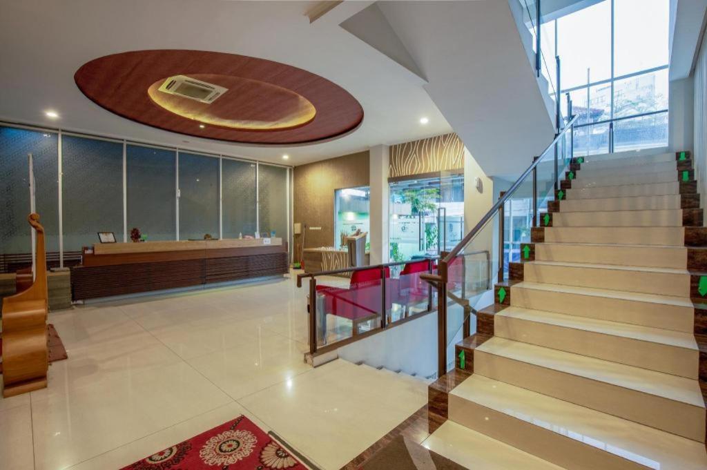 Raffleshom Hotel Bandung Eksteriør billede